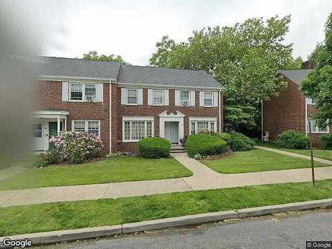 Meadowbrook Pl, MAPLEWOOD, NJ 07040