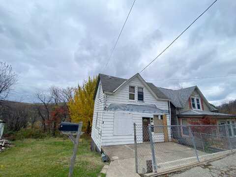 Bellvue St, WALL, PA 15148