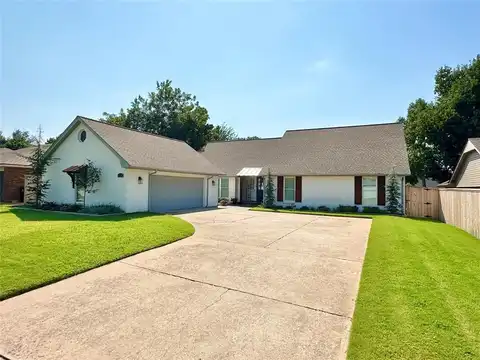 1109 Twisted Oak Drive, Midwest City, OK 73130