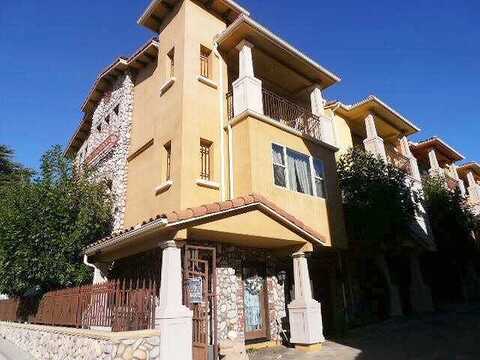 Amber, TUJUNGA, CA 91042