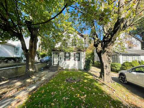 Van Nostrand Ave, GREAT NECK, NY 11024