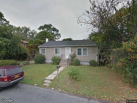 Poplar Rd, AMITYVILLE, NY 11701