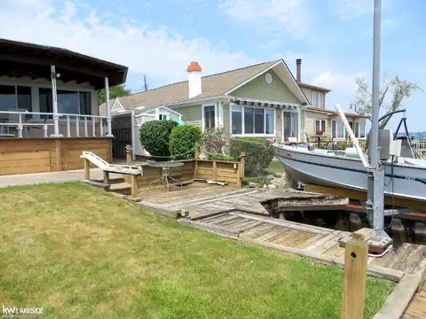 Market, MARINE CITY, MI 48039