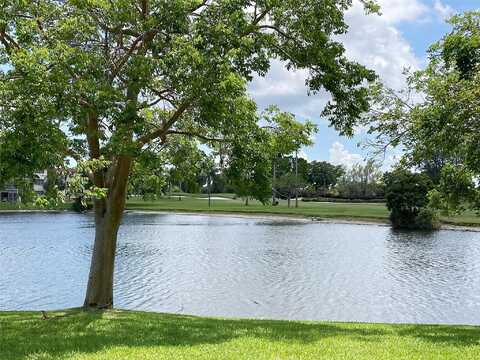 N Hollybrook Lake Dr, Pembroke Pines, FL 33025