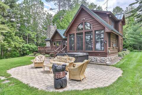 Seven Oaks, MINOCQUA, WI 54548