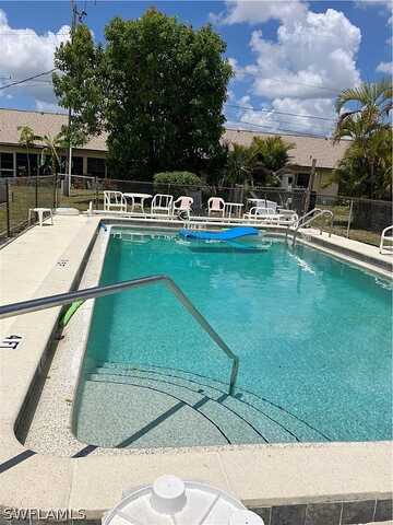 Se 4Th Place, Cape Coral, FL 33904