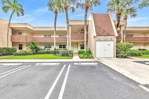 Oaks Clubhouse Dr, Pompano Beach, FL 33069