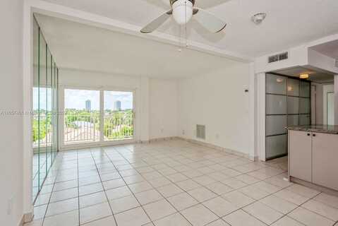 Ne 167Th St, North Miami Beach, FL 33160