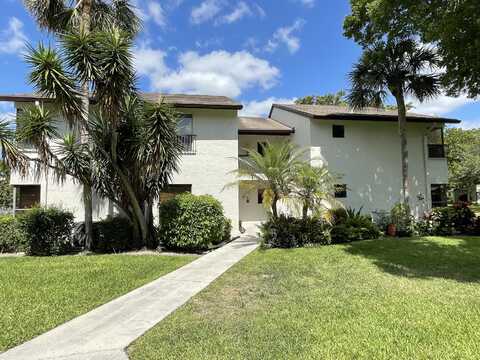 Cocoplum Cir, Coconut Creek, FL 33063