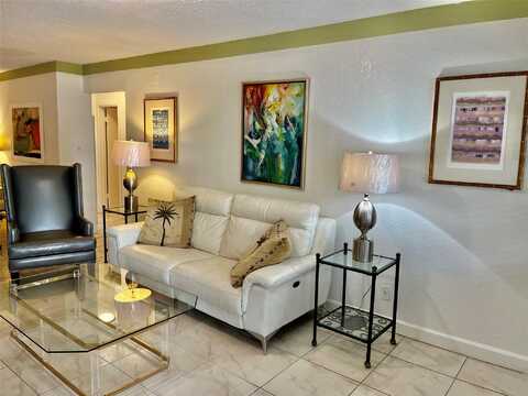 Ne 8Th Ave, Wilton Manors, FL 33334