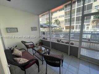 S Ocean Dr, Hallandale Beach, FL 33009