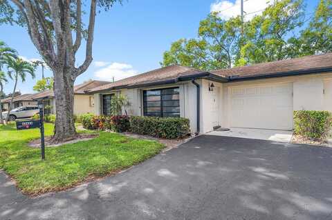 Equestrian Cir, Boynton Beach, FL 33436