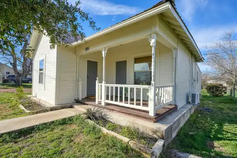 W 305 Tarrant Street, Llano, TX 78643