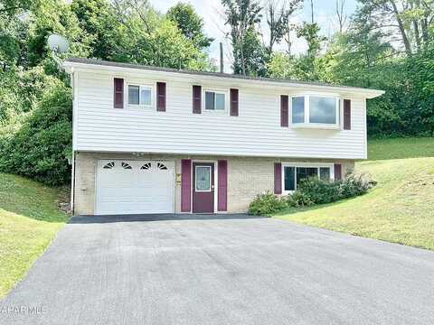 E Lee Avenue, Altoona, PA 16601