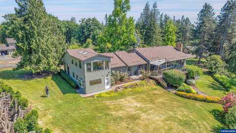 Maple Leaf Ct, Aurora, OR 97002