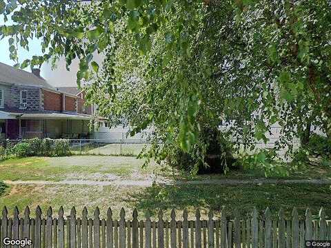 1/2 Broadway, HANOVER, PA 17331