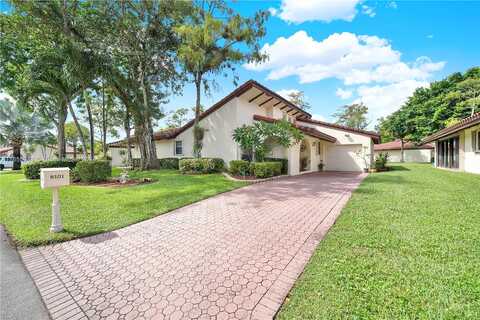 Hibiscus Cir, Tamarac, FL 33321