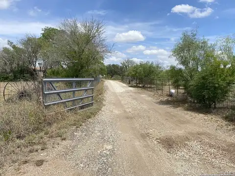 Cr 429, Uvalde, TX 78801