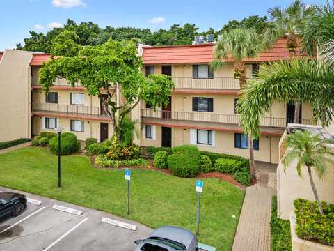 Luxemburg Court, Lake Worth, FL 33467