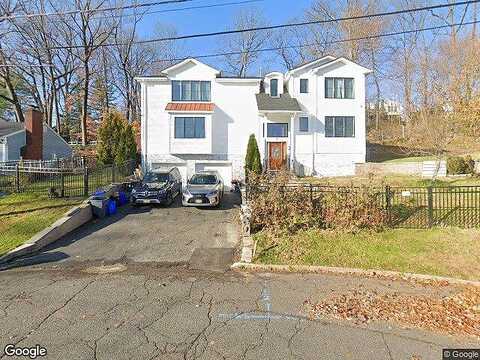 Cedar St, CRESSKILL, NJ 07626