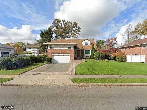 Queen, WESTBURY, NY 11590