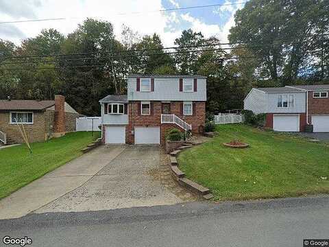 Newport Dr, Greensburg, PA 15601