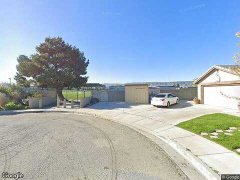 61St St W, Lancaster, CA 93536