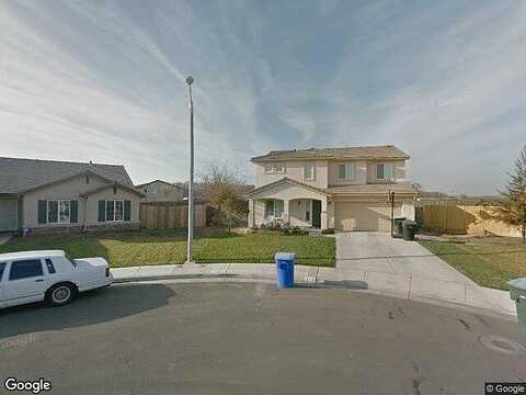 N Bordeaux Cir, Hanford, CA 93230