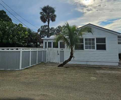 Pine, JENSEN BEACH, FL 34957