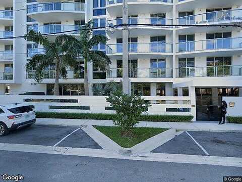 Highland Dr Ph 8, North Miami Beach, FL 33181