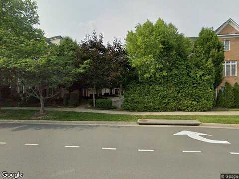 Clovet Dr, Fairfax, VA 22030