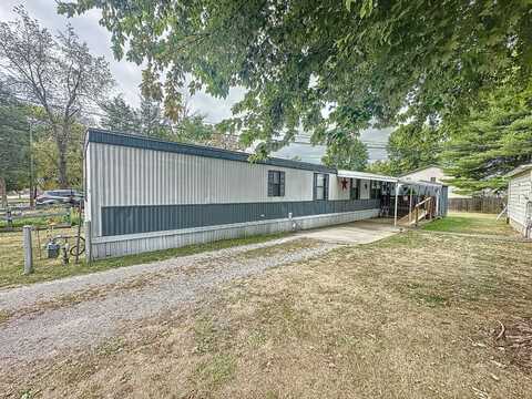 52 Clinton St, The Plains, OH 45701