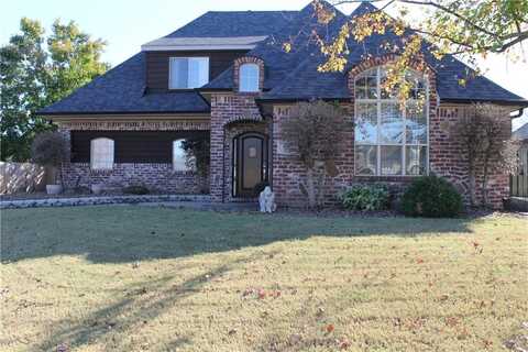 4300 W Warbal TR, Rogers, AR 72758