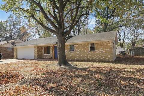 1304 Daline ST, Springdale, AR 72762