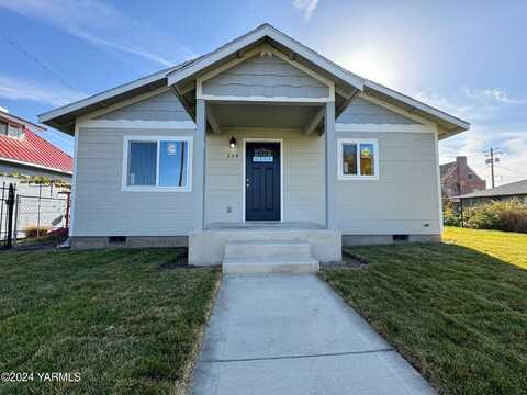 208 N Chestnut St, Toppenish, WA 98948