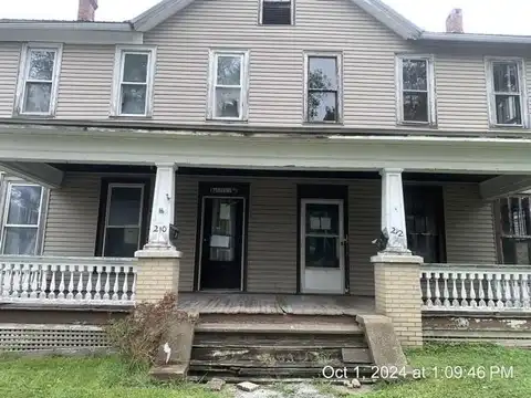 210 & 212 Harriot Ave, Oil City, PA 16301