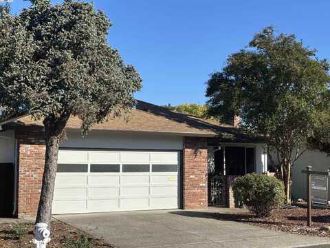 224 Orangewood Dr, Healdsburg, CA 95448