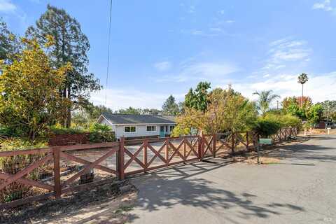 527 Hart Lane, Sebastopol, CA 95472