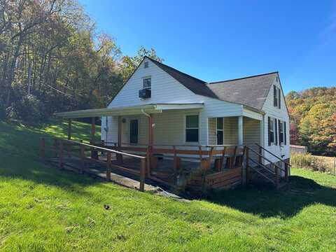 130 TRUMP STREET, DANIELS, WV 25832