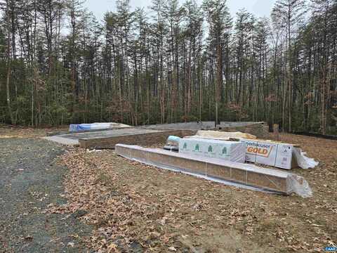 4696 VENABLE RD, KENTS STORE, VA 23084