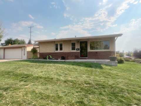 953 HILLCREST RD, Cheyenne, WY 82001