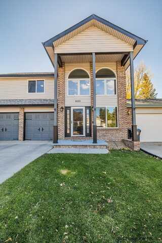 833 VIRGINIA CT, Cheyenne, WY 82009