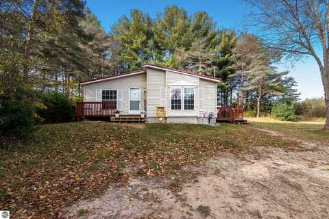 10463 N M-37, BUCKLEY, MI 49620