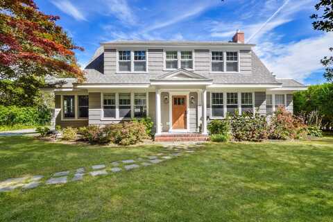 86 Pin Oak Way, Falmouth, MA 02540