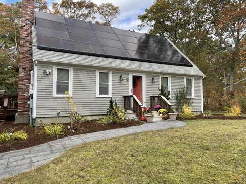 12 Black Watch Way, Mashpee, MA 02649