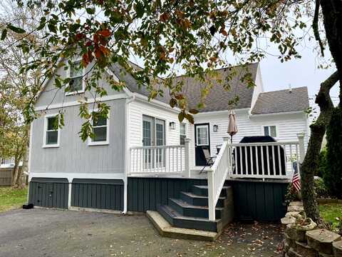 69 Pine Grove Avenue, Hyannis, MA 02601