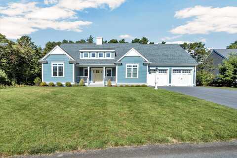 7 Nicklaus Way, Mashpee, MA 02649