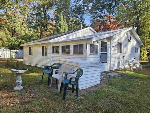 4886 Maplewood, Harrison, MI 48625