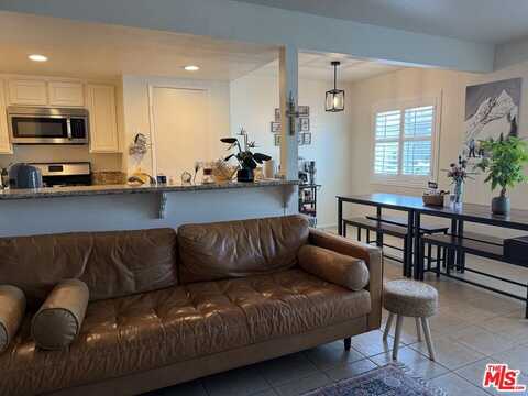 28158 Robin Ave, Santa Clarita, CA 91350