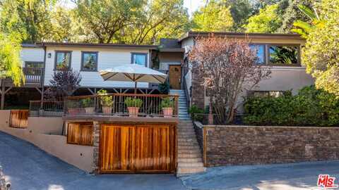 21832 Canon Dr, Topanga, CA 90290